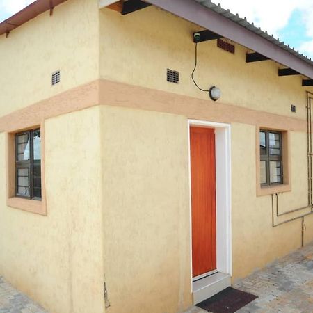 Pillacol Guest House Victoriafälle Exterior foto